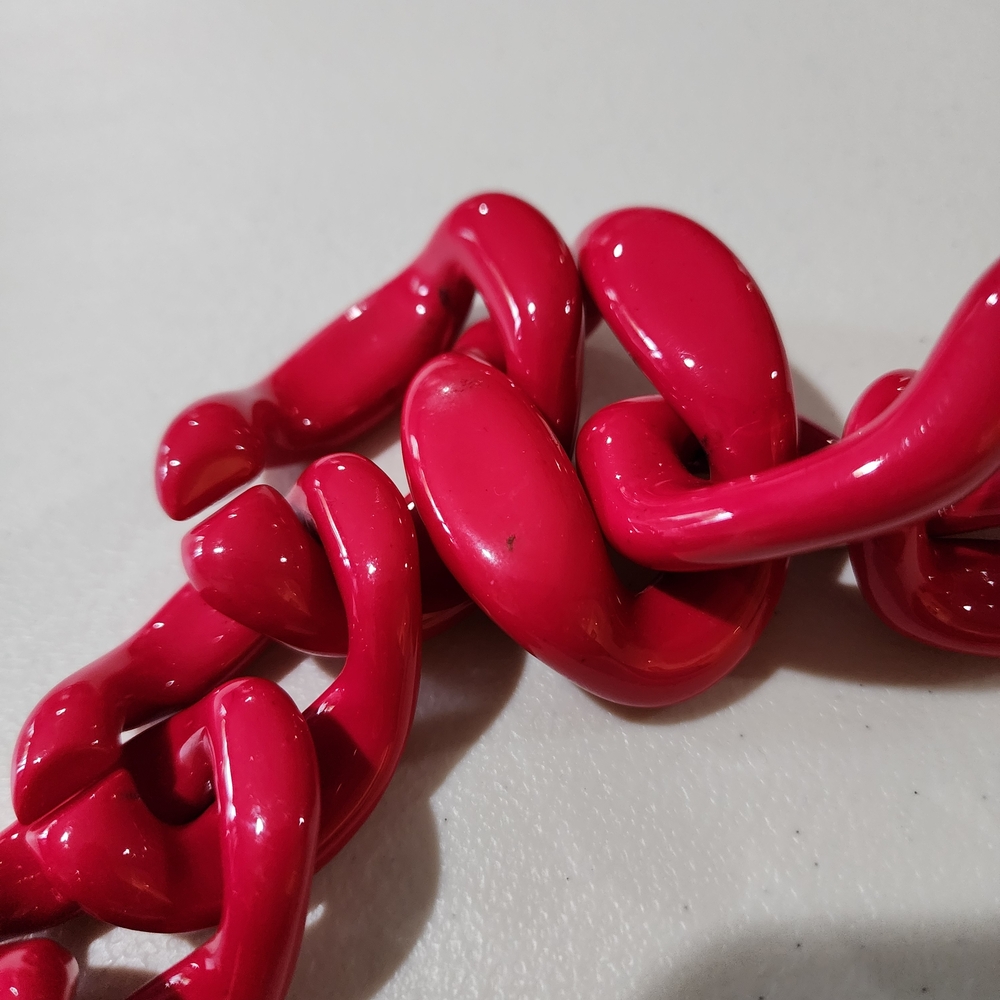 Vibrant Fuchsia Neon Pink Chunky Resin Oversized Chain Link Statement Necklace - Picture 5 of 11